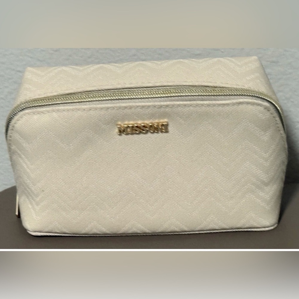 Missoni x Delta Toiletry/Travel Kit with Chevron Details Beige